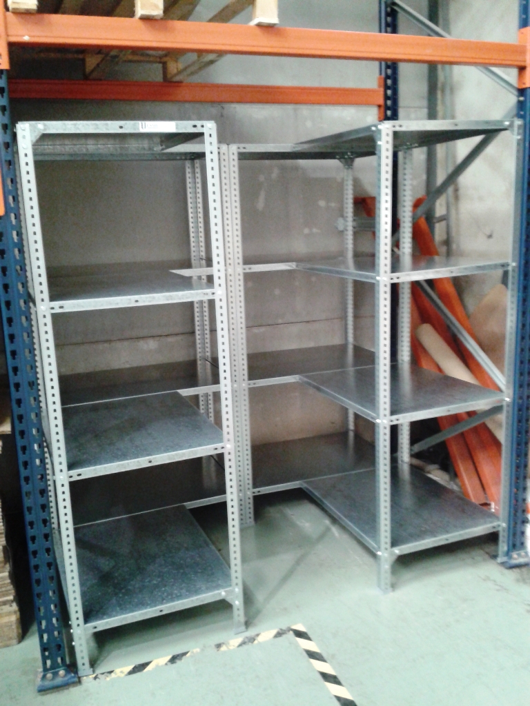 Estanterias metalicas para trasteros y estanterias metalicas para dentro de  armarios