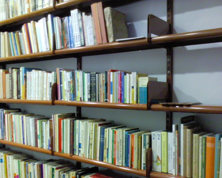 Estanterías Metálicas para Libros y Bibliotecas